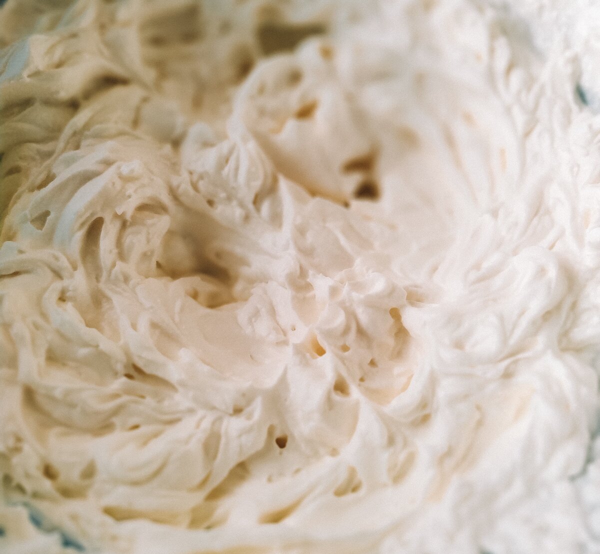 крем чиз 400 гр. крем-чиз для торта сливочный сыр. крем чиз сливки сахарная пудра. крем чиз сыр масло сахарная пудра. крем чиз сыр масло сахарная пудра.