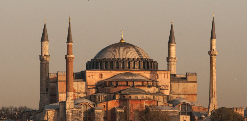 фото с https://nat-geo.ru/planet/erdogan-predlozhil-prevratit-sobor-svyatoy-sofii-iz-muzeya-v-mechet/