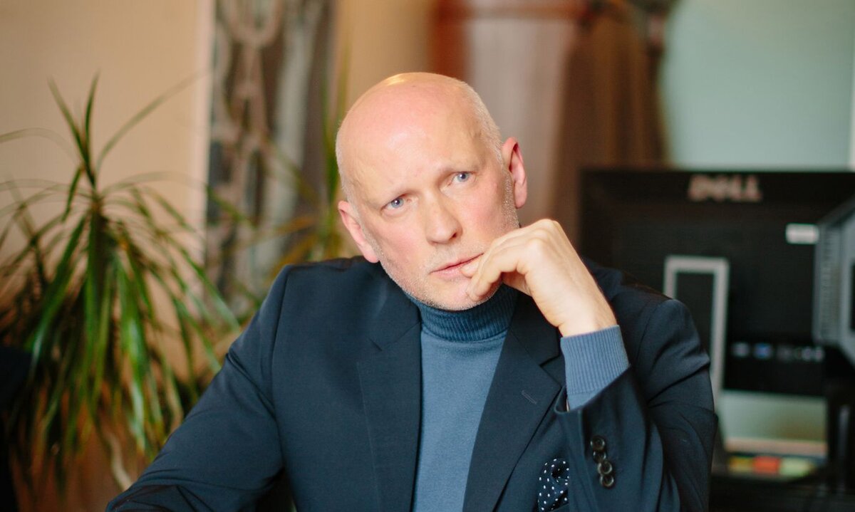 Фото: https://rus.postimees.ee/6462471/latviyskiy-rezhisser-alvis-hermanis-vpervye-ya-stal-dissidentom-tri-goda-nazad