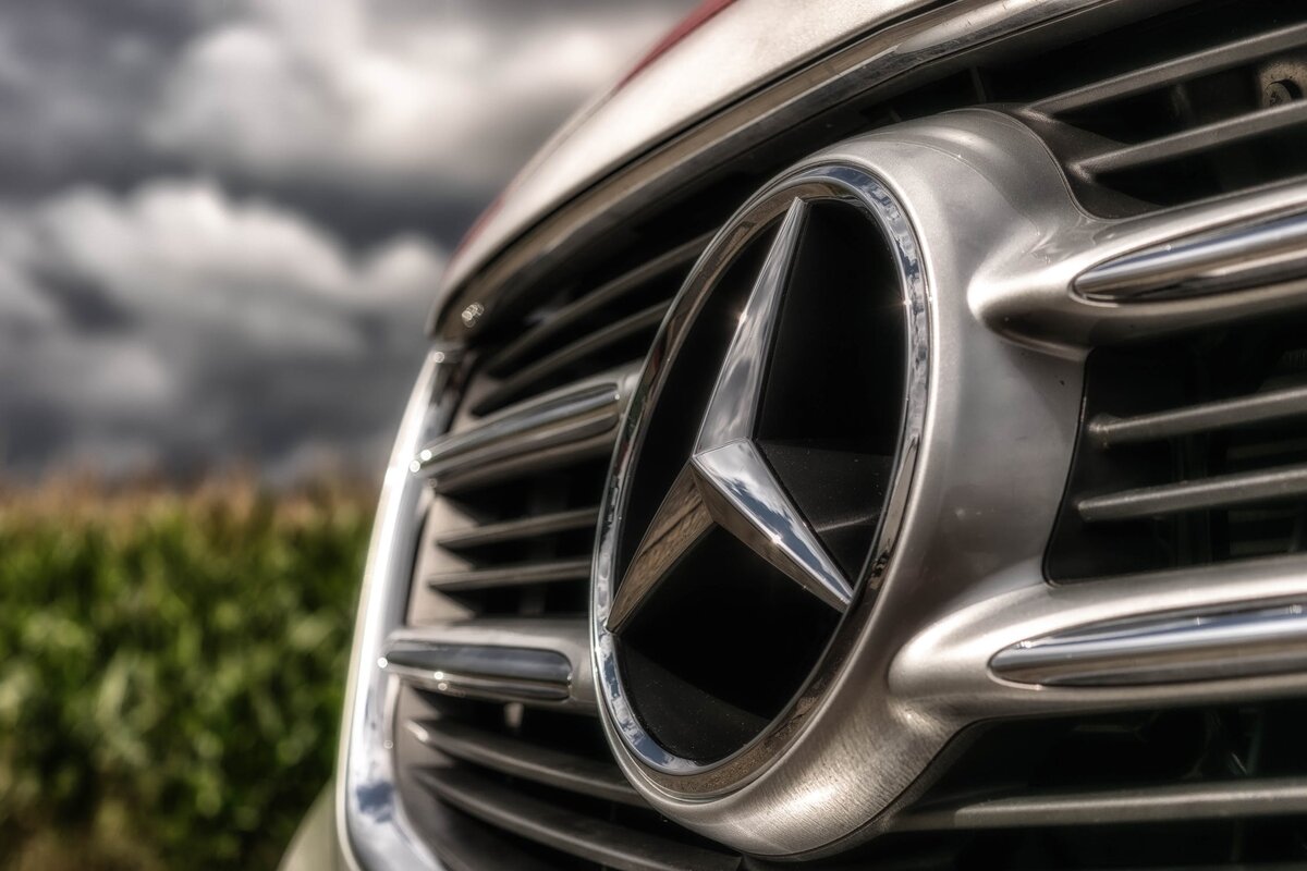 Mercedes обнаружил риск утечки масла у собранных в 2019 году машин