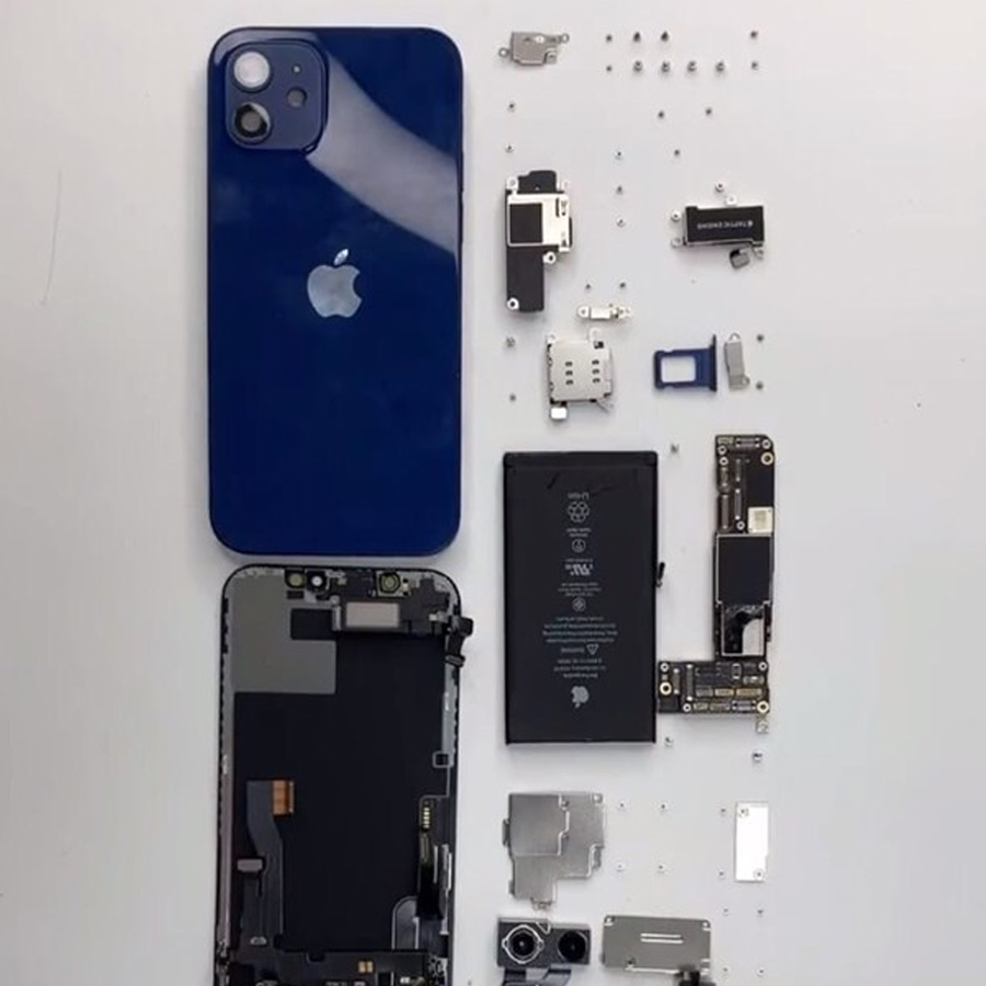 Айфон 12 в разобранном состоянии