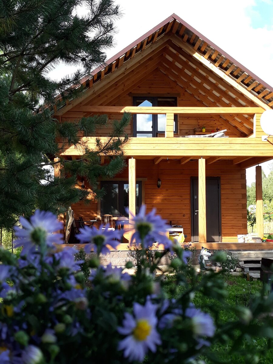 Самое интересное, что по проекту это была баня))) Но получилась такая баня, что уже 4 года мы в ней живем)))