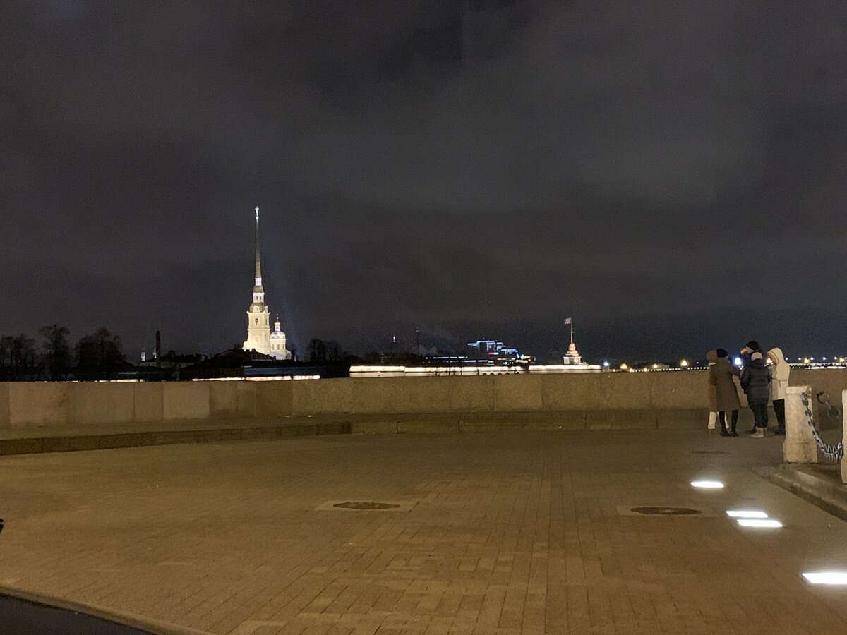 Петропавловская крепость (официальное название — Санкт-Петербургская, в 1914—1917 годах — Петроградская крепость) — старейший памятник архитектуры Санкт-Петербурга, крепость I класса (согласно классификации крепостей Российской Империи). Расположена на Заячьем острове, в Санкт-Петербурге, историческое ядро города. Дата закладки крепости 16 (27) мая 1703 года, является датой основания Санкт-Петербурга. Никогда не использовалась ни в одном сражении. С первой четверти XVIII века до начала 1920-х годов служила тюрьмой. С 1924 года является государственным музеем.