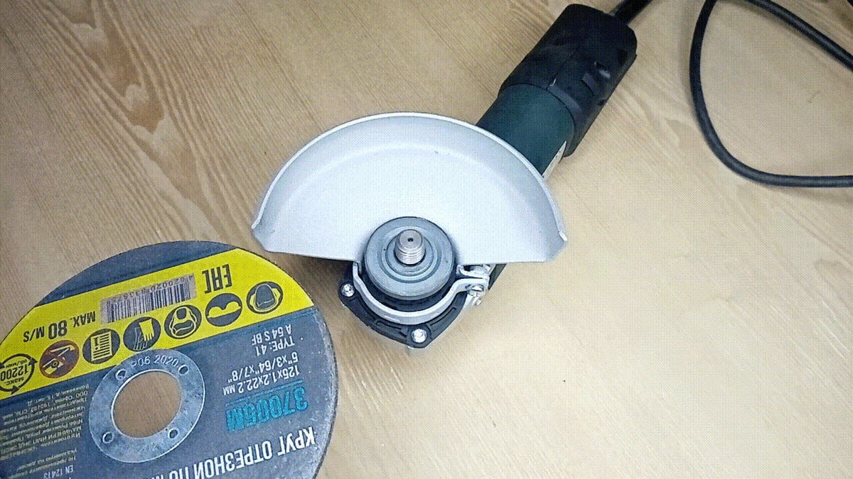 С картонным кольцом вы всегда открутите зажимную гайку без труда