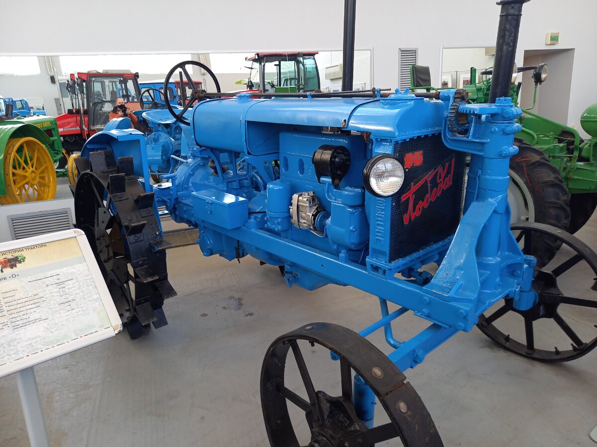 трактор ХТЗ-7 с бензиновым двигателем