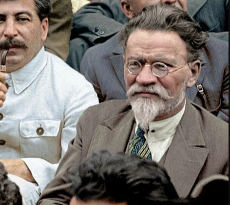 Михаил Калинин (справа), источник изображения:  https://zen.yandex.ru/media/id/5eaa7ff5f81a0d1b4f44eda2/ob-etom-vsegda-umalchivaiut-protivniki-stalina-603f94c64b4c7530a652bc33#comment_756053241