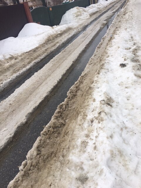 Окраина города, где начинается частный сектор. Не видно и ладно((( Проедете как-нибудь и это уже растаяло. Представляете, что было?