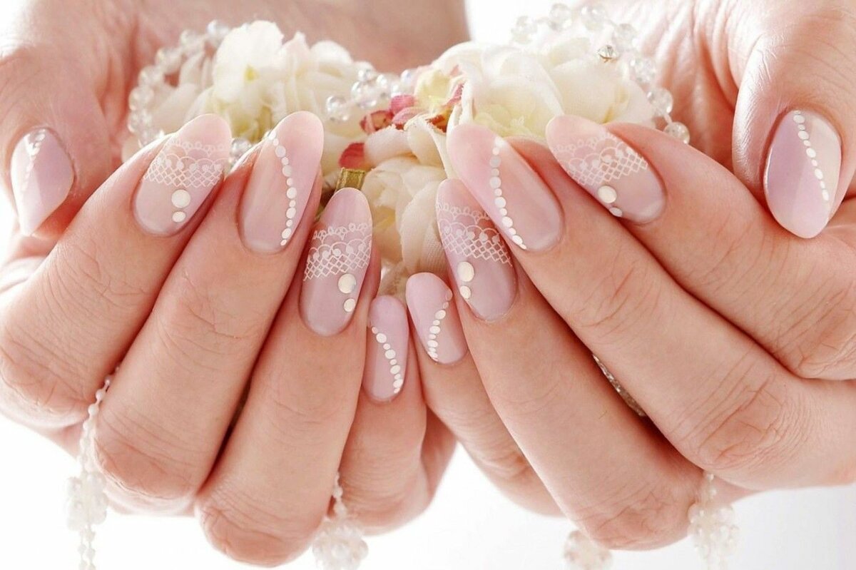 свадебный маникюр. нежный свадебный маникюр. ногти для невесты. маникюр невесты 2024. маникюр невесты 2024.