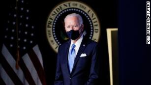 Байден говорит, что Путин "заплатит определенную цену" за усилия России подорвать выборы в США в 2020 году