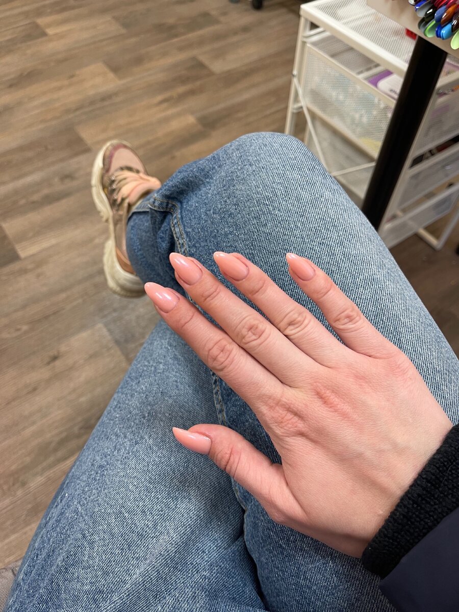 Еще моя мастер в творческом кризисе и последний раз сделала мне вместо ровных ногтей пирожки. Печалька