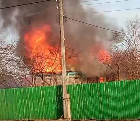 Рабочая улица горит дом 189!!!