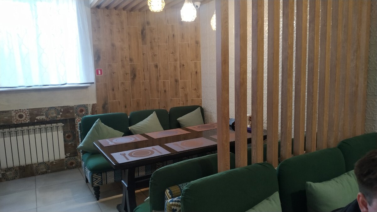 Столики на большие компании