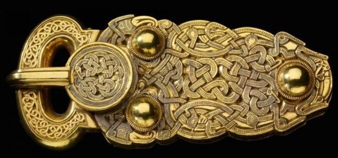 Пряжка ремня из Саттон-Ху. Золото.