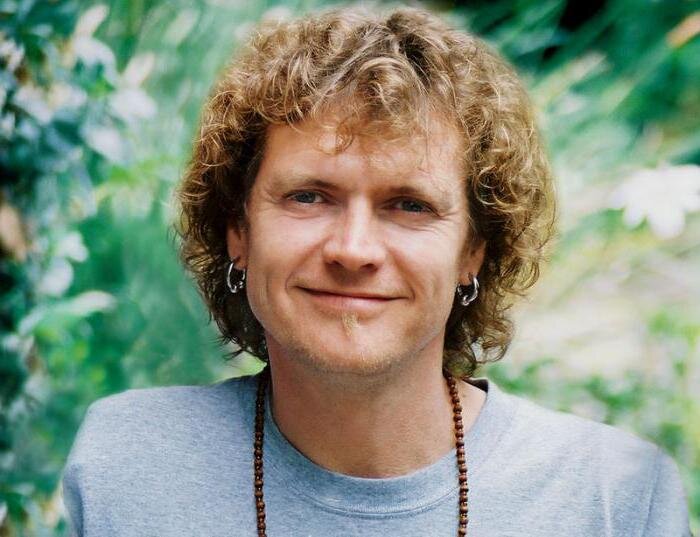 Рик Аллен -  Def Leppard         источник  fb.ru