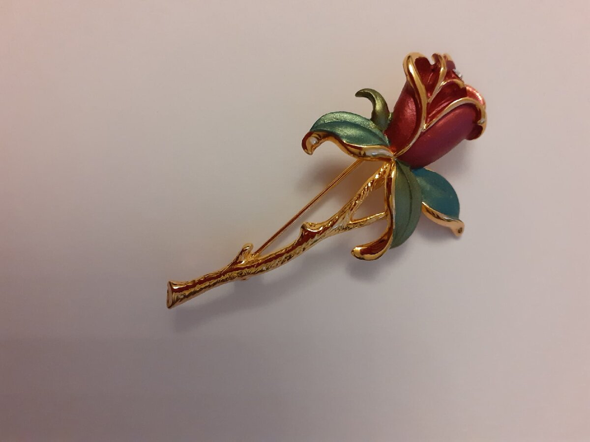 Брошь роза