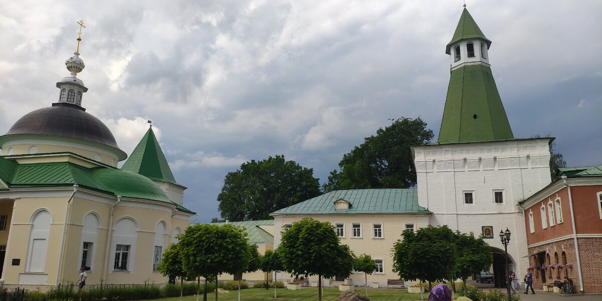 Территория монастыря. Фото авторов