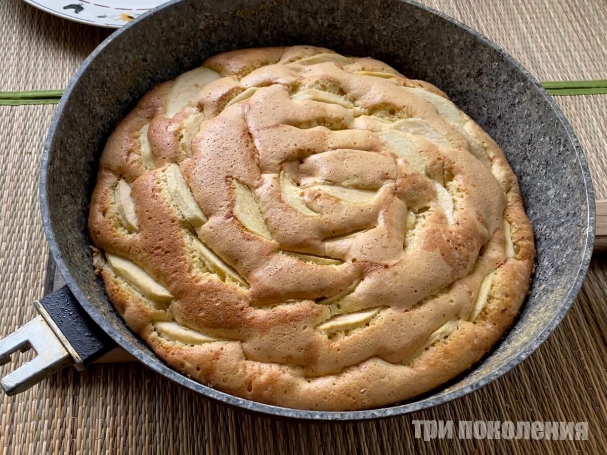 Шарлотка пышная с яблоками в духовке