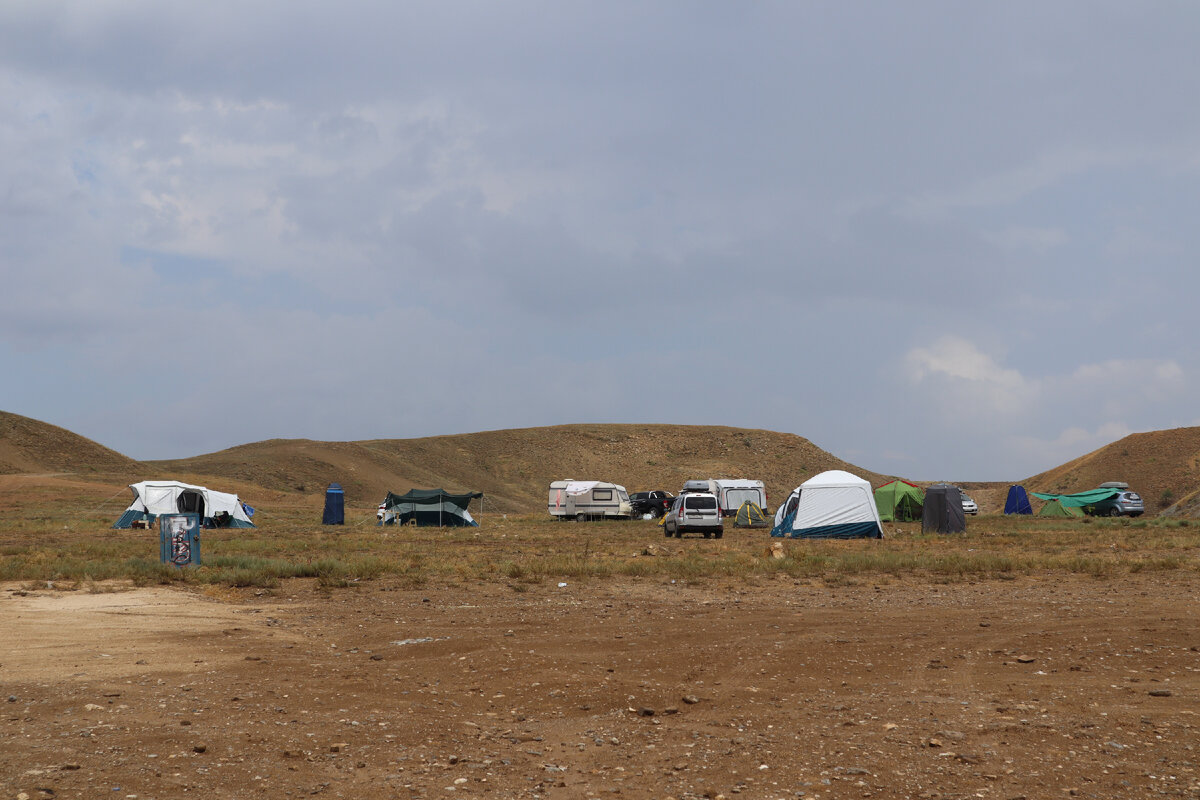 В Крыму во многих местах еще можно стать с палатками бесплатно