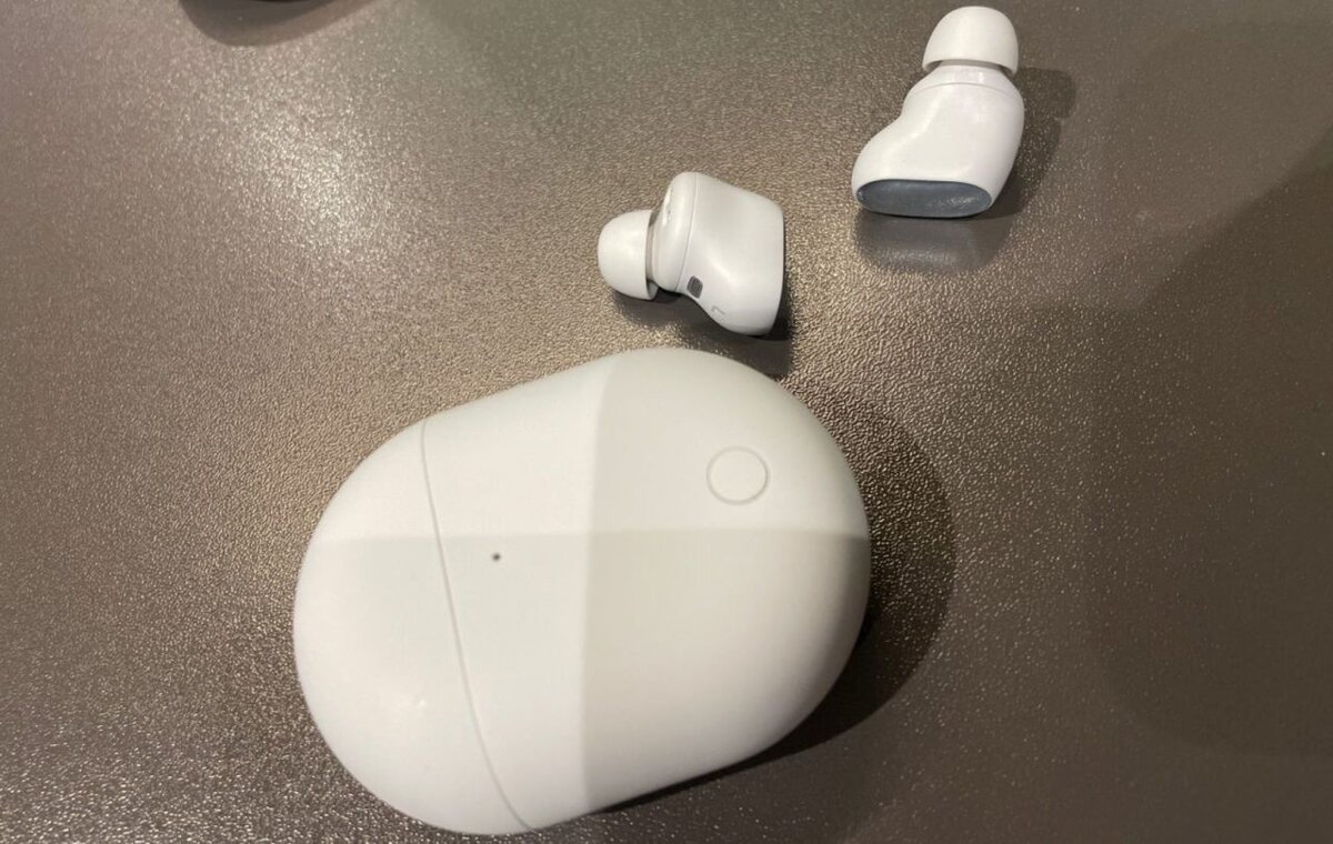 Дизайн наушников простой, качество хорошее — нет ощущения дешевого устройства. Фото: techxreviews.com