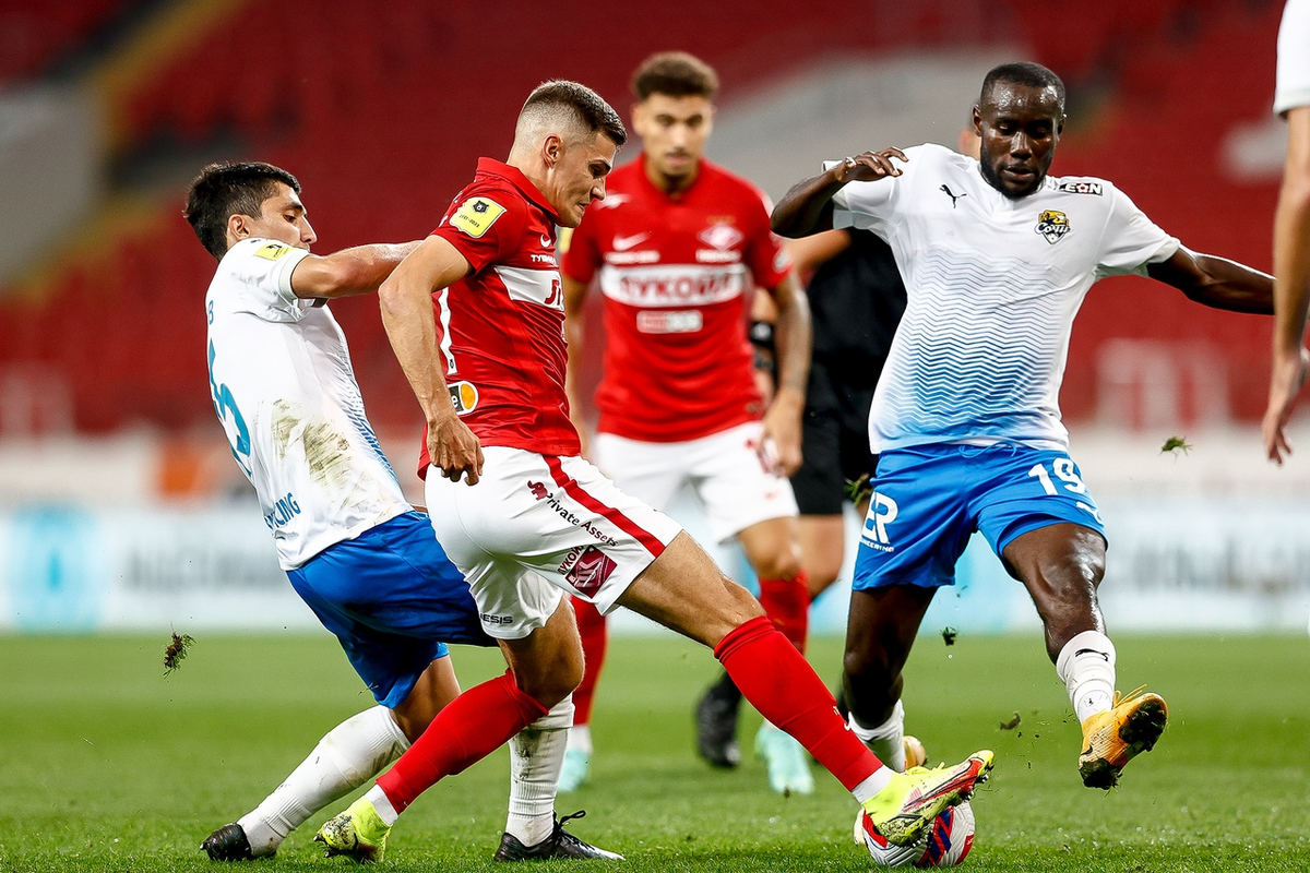 Зобнину тяжело в центре