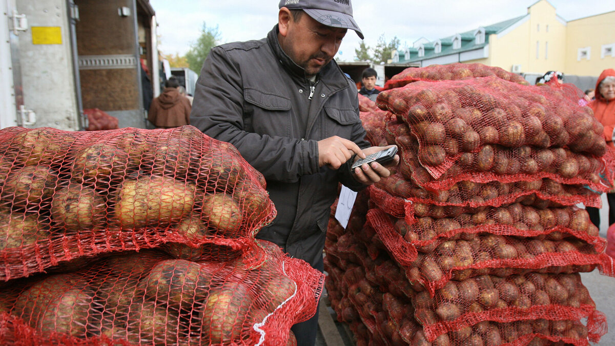Картофель на рынке