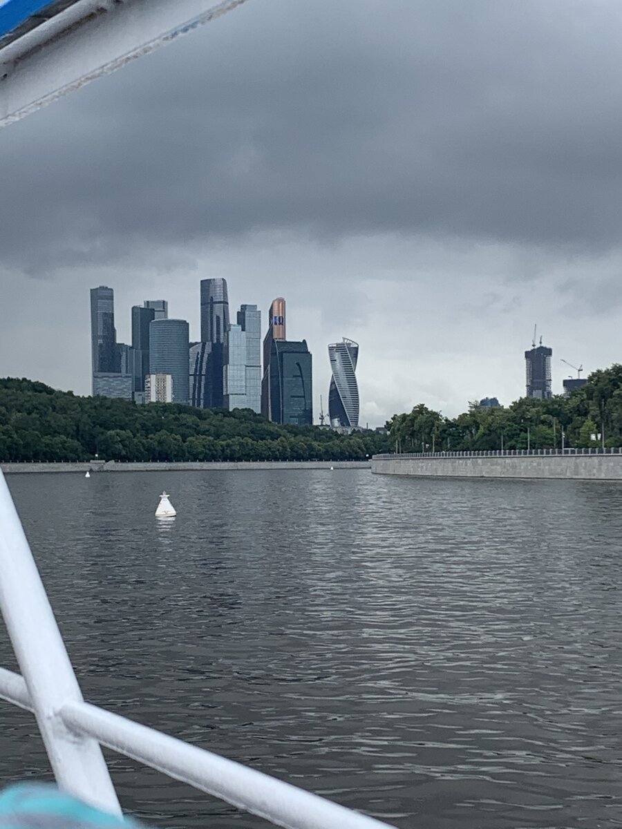 Фото мое, прогулка на речном катере по Москва-реке