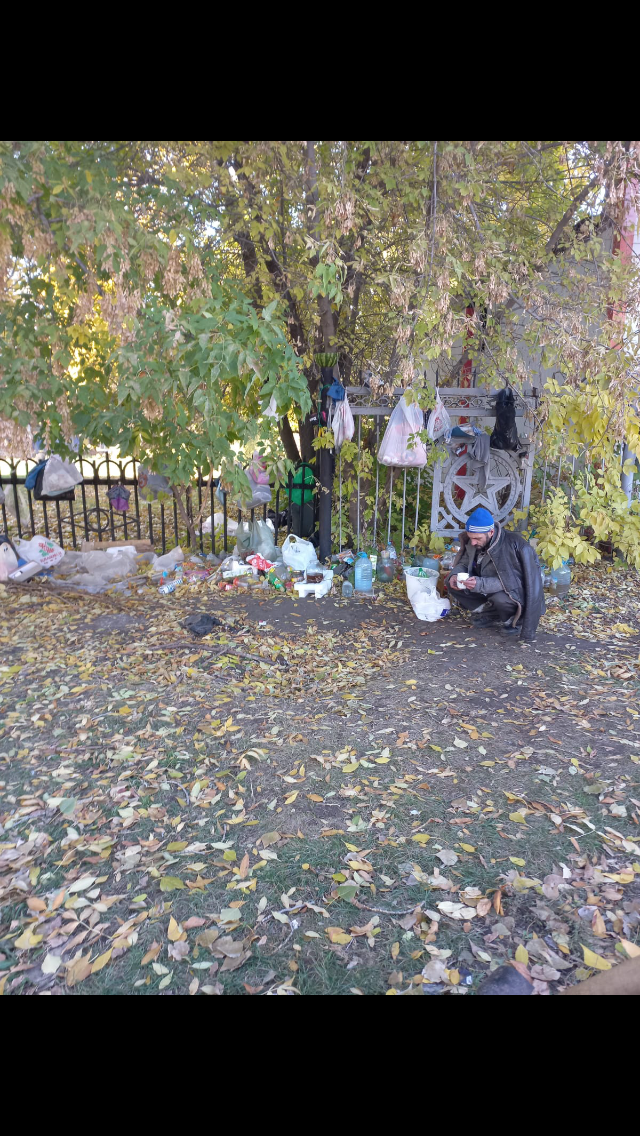 Здесь он жил