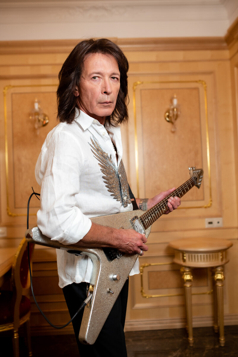 Игорь Романов, вокалист, композитор, аранжировщик, автор самых ярких песен «Землян»