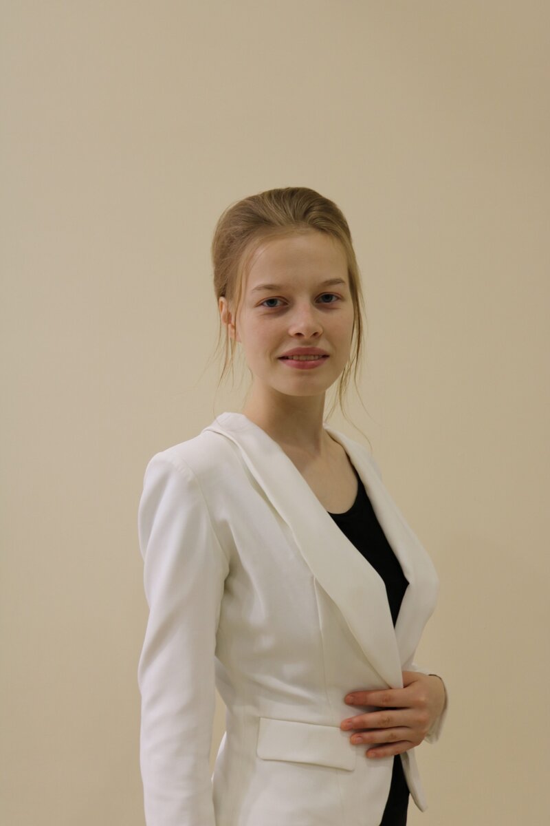 Заломы-складки на рукаве, их не должно быть))