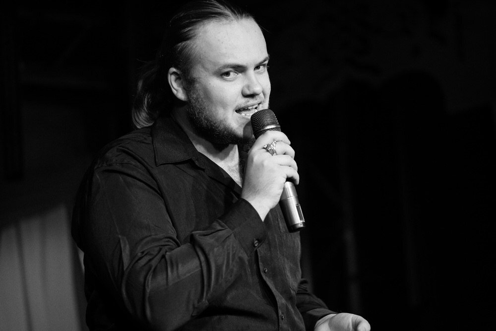 Мистер Вульф - учитель вокала. Преподаю как эстрадный, так и экстрим-вокал.