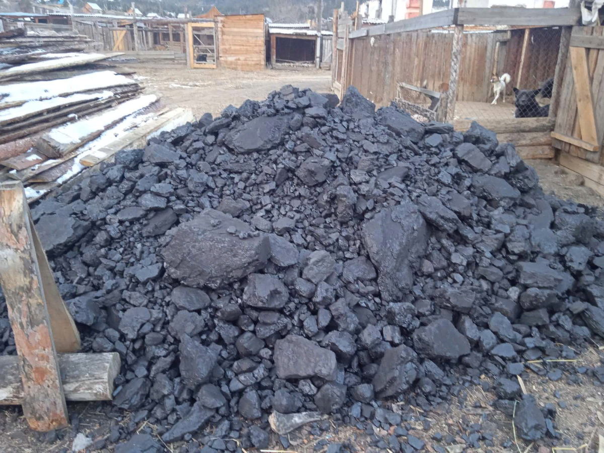 Нам привезли уголь. Теперь его хватит до конца отопительного сезона