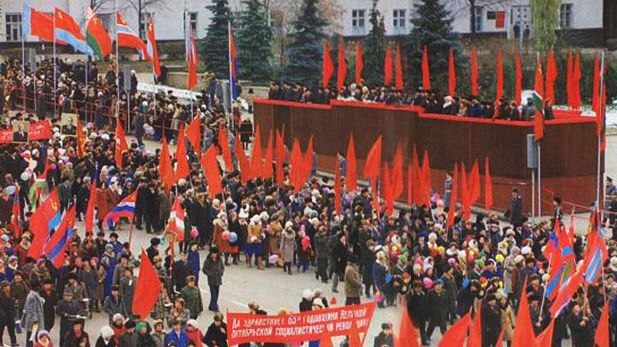 Демонстрация в Курске, посвященная 63 годовщине Октябрьской революции, 1980 год