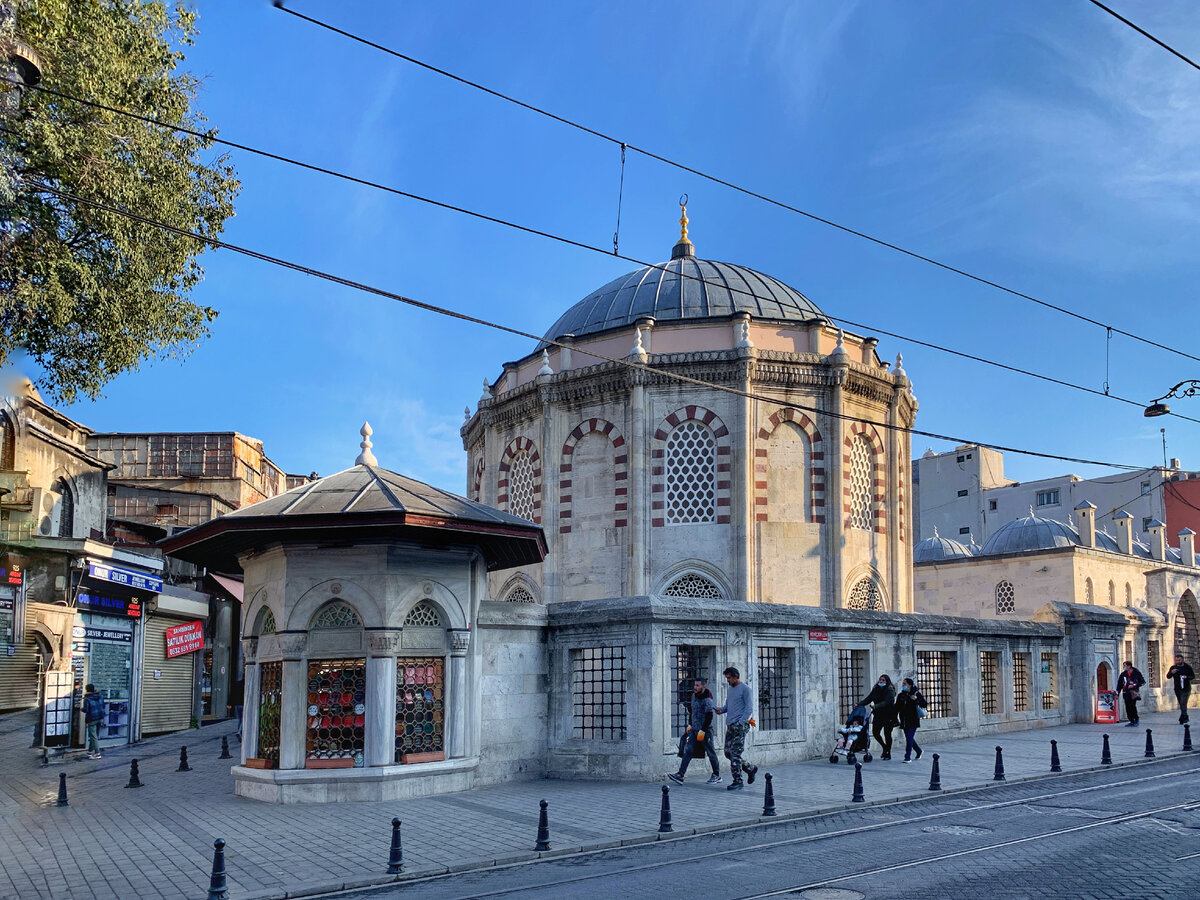 Медресе Синан-Паши, Стамбул. Фото автора