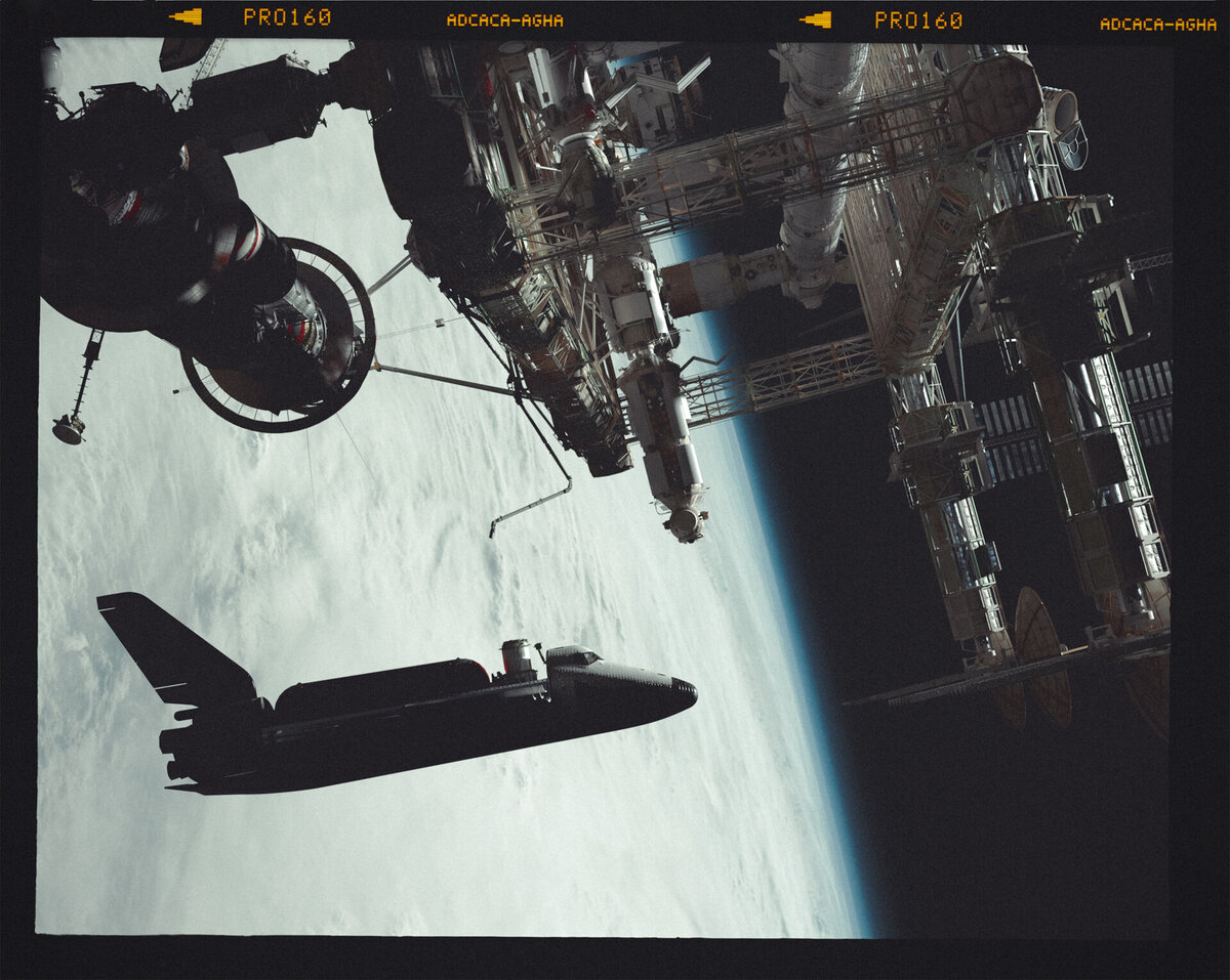 "Буран" приближается к "Миру-2"