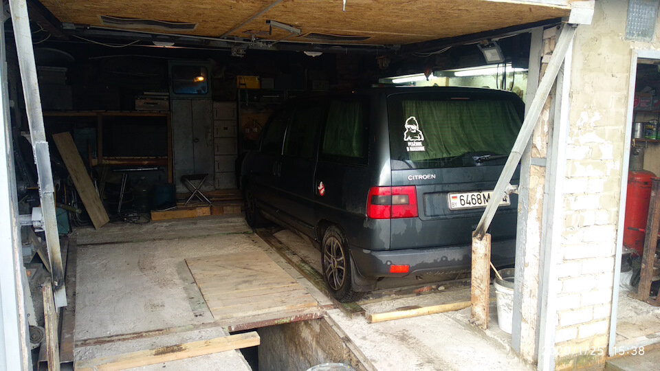 Как сделать в гараже пол, чтобы авто можно было передвигать горизонтально?