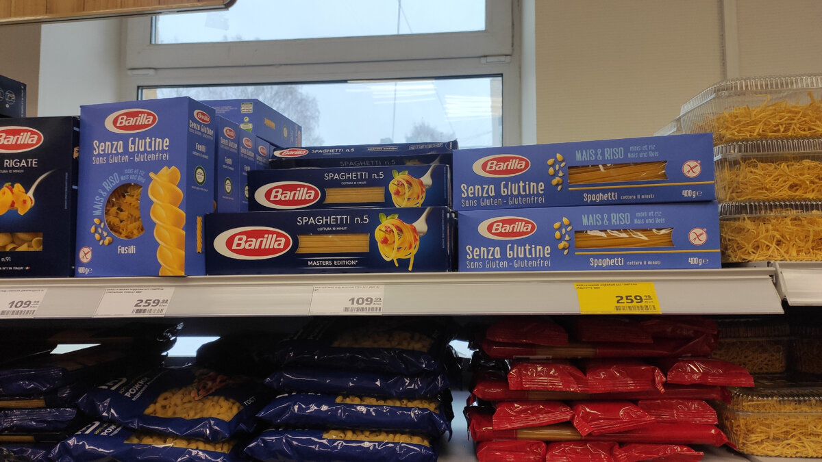 Макарошки стоят уже отнюдь не "одинаково"