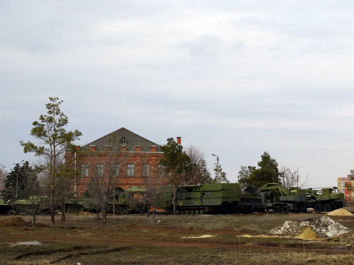 Здание картинной галереи. Листайте вправо, там есть ещё фото