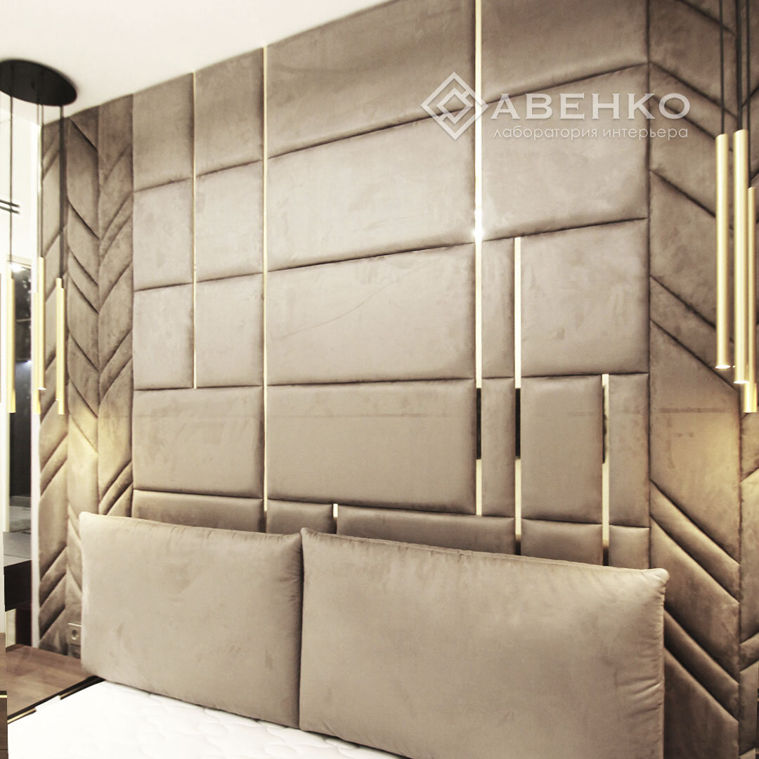 Мягкие стеновые панели с латунными вставками