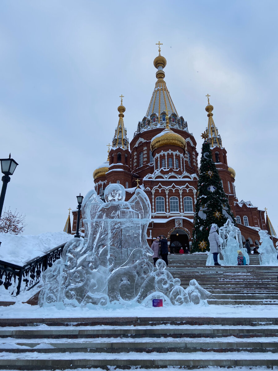 Ледовые ангелы - хрупкая красота на территории Михайловского собора в  Ижевске | ЧЕМОДАННОЕ НАСТРОЕНИЕ | Дзен