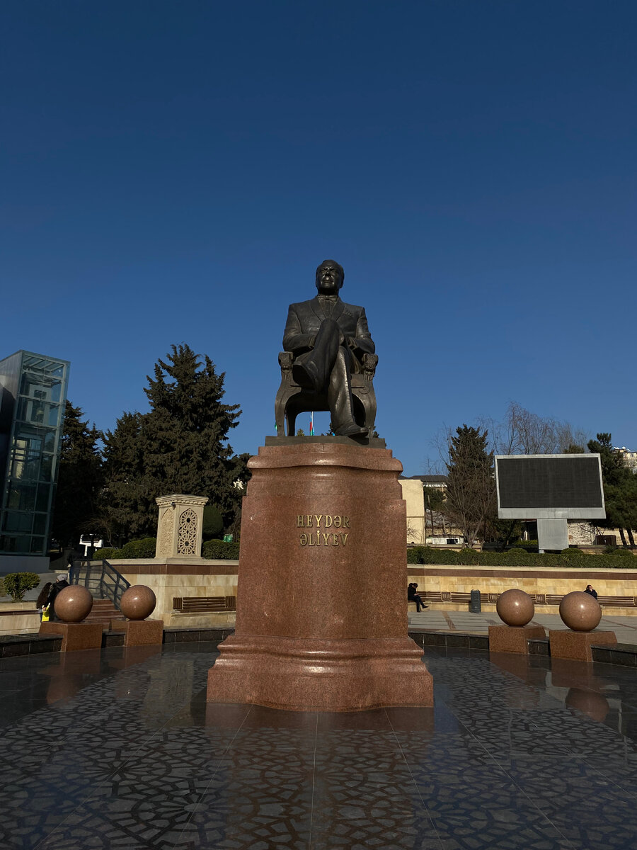 Памятник Гейдар Алиева 