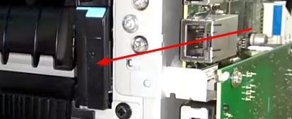 Снимаем защитную пластиковую крышку