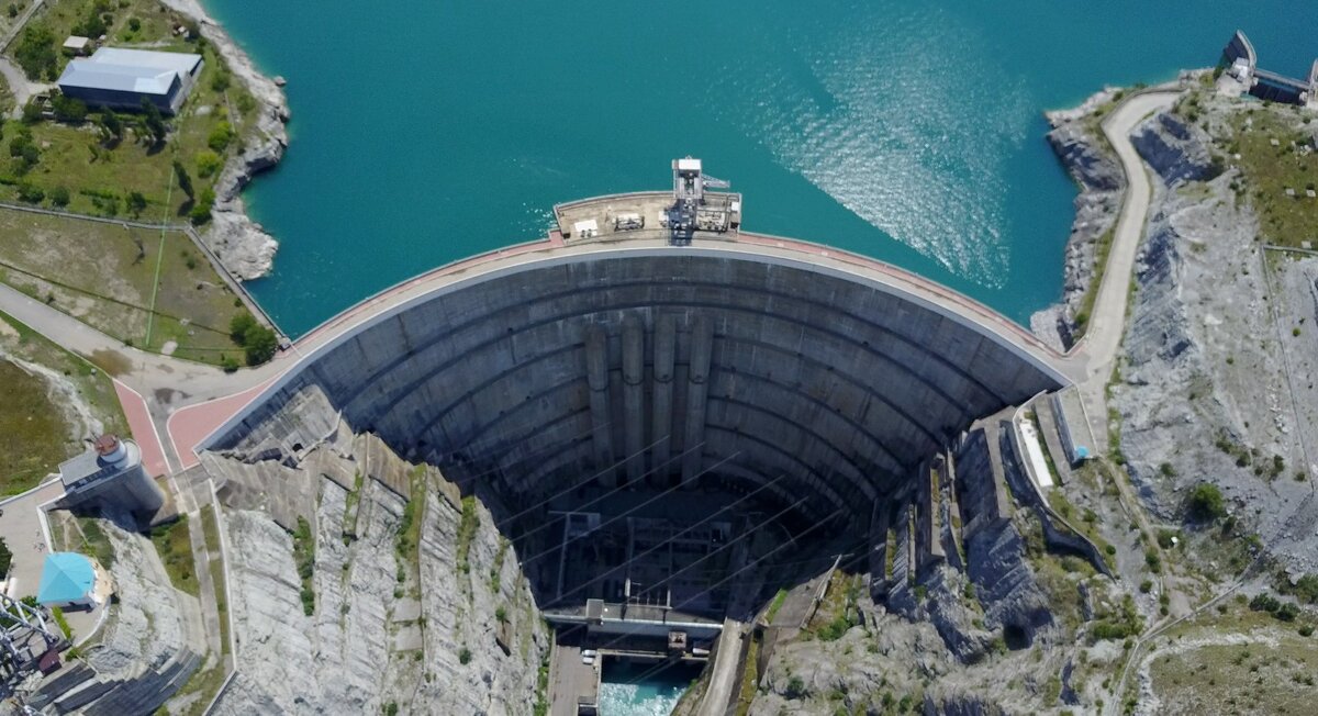 Чиркейская ГЭС водосброс