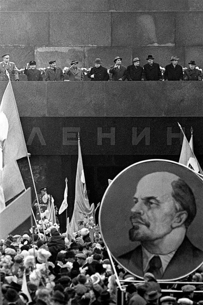 Члены Политбюро на трибуне Мавзолея. Красная площадь, 1962 год. 