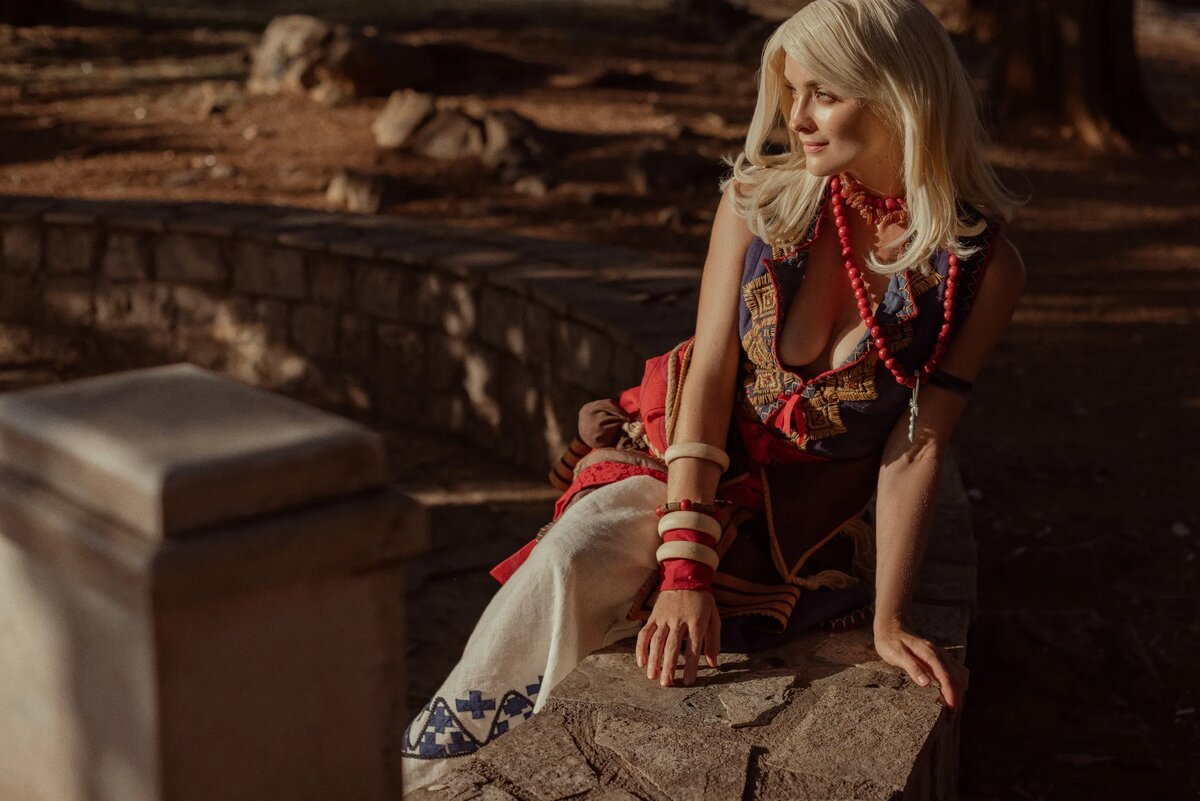 Горячая чародейка Кейра Мец из «Ведьмака». Косплеер: KATSSBY. Фотограф: Kristina Borodkina.    📷