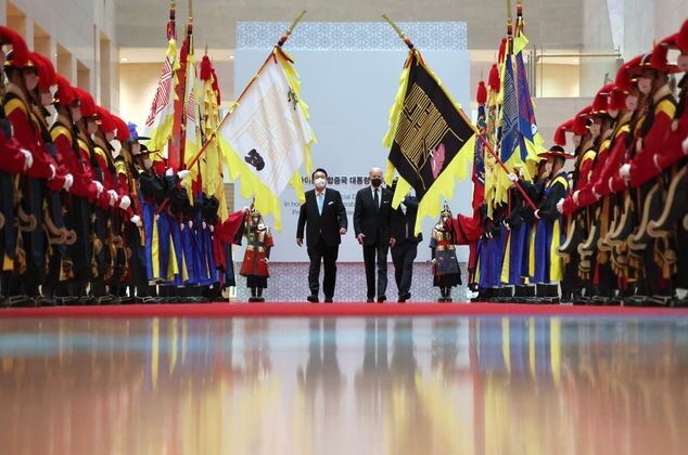    Юн Сок Ёль и Джо Байден в Национальном музее Кореи. 21.05.2022 president. go. kr