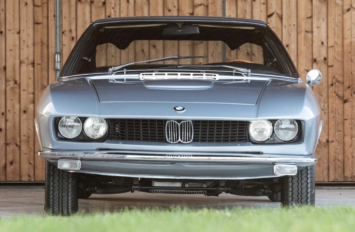 Р‘РњР’ v8