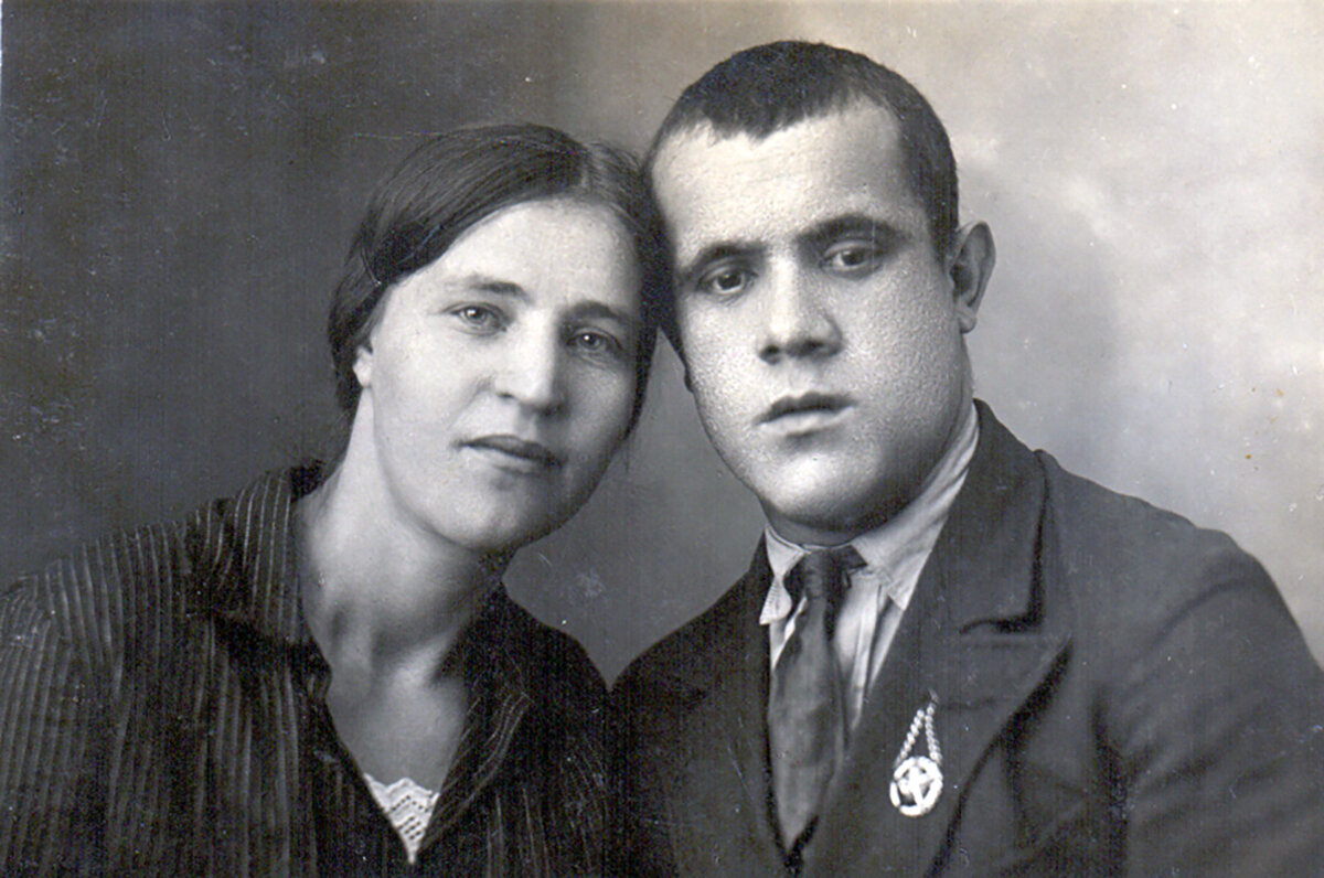 Родители отца Феодора (Екатерина Васильева и Василий Михайлович. Конец 1930-х. Семейный архив)