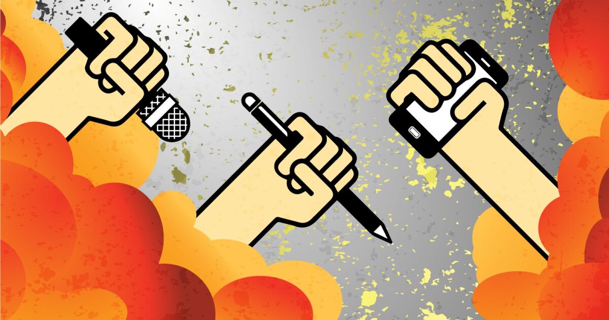 Информационная война эффективно применяется в политической сфере. С ее помощью претенденты на должность сражаются за голоса избирателей. Учитывая тот факт, что большинство избирателей не имеет доступа к истинной информации, для влияния на них применяются техники психологического воздействия. Информационная война в СМИ является популярным способом влияния на общество. Кроме этого в политической пропаганде может использоваться метод подмены информации, искажения действительности, принуждения, участия авторитетов.