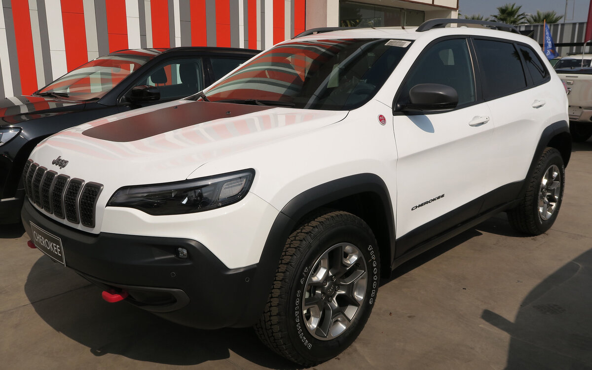 "Jeep Cherokee V6 Trailhawk 2019" (CC BY-SA 2.0) by RL GNZLZ