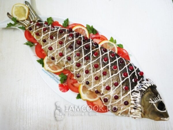        Карп, фаршированный по-еврейски                                                                                                       Ингредиенты: Карп - 1200 г
                                
Яйцо куриное - 1 большое, или 2 маленьких

Соль - по вкусу

Перец - по вкусу

Крекер луковый - 40 г

Лук репчатый - 2 шт.

Луковое повидло:
Лук средний - 3 шт.

Масло растительное - 60 мл

Вода - 60 мл

Сода пищевая - 2 щепотки

Овощная подушка:
Лук - 2 шт.

Морковь - 2 шт.